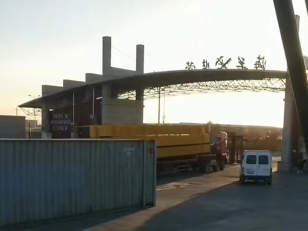 Consegna della gru a cavalletto da 20 tonnellate in Mongolia